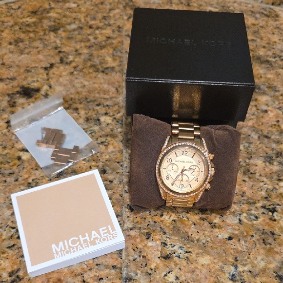 Michael Kors Rose Gold Watch - Picture 1 of 10